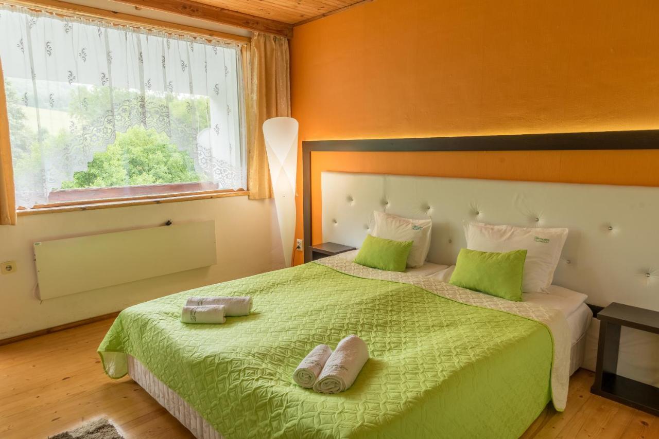 Hotel Paradise Place Kalofer Buitenkant foto