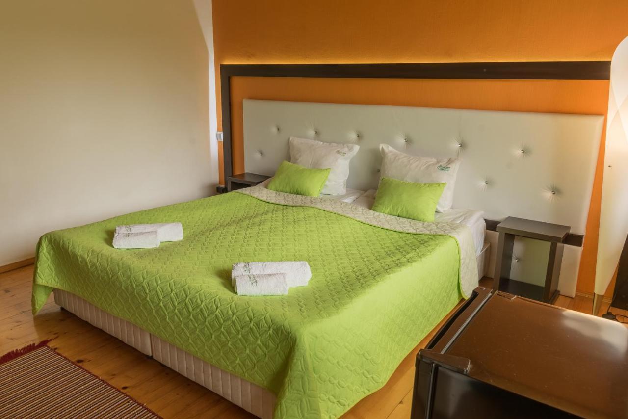 Hotel Paradise Place Kalofer Buitenkant foto