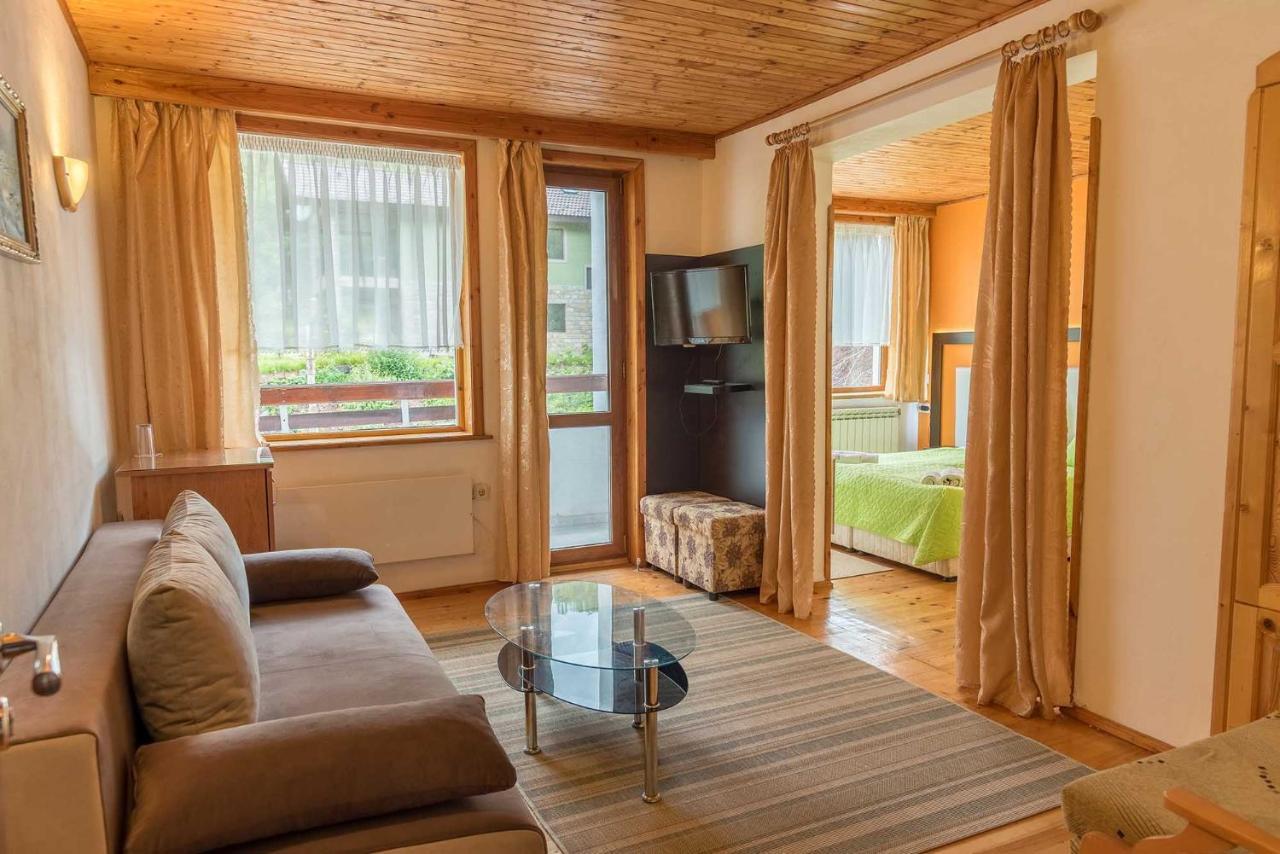 Hotel Paradise Place Kalofer Buitenkant foto