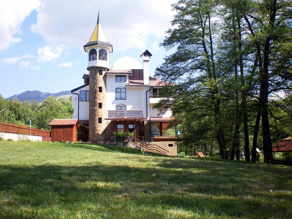 Hotel Paradise Place Kalofer Buitenkant foto