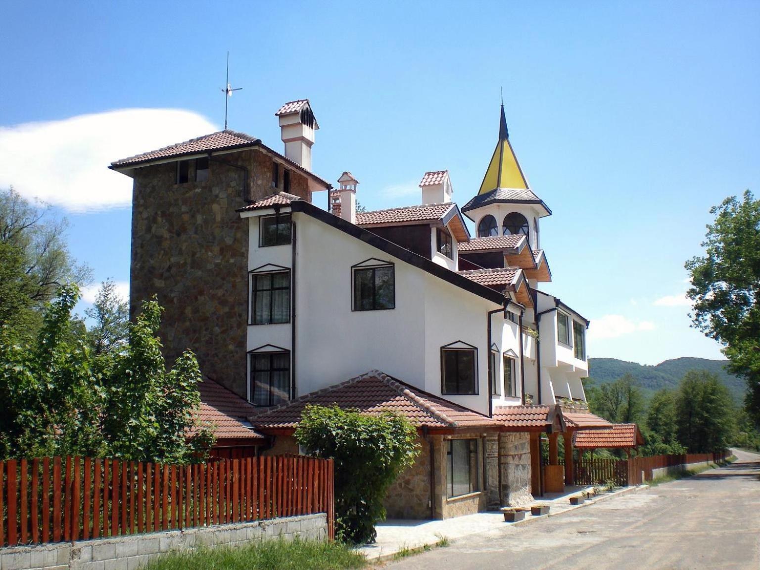 Hotel Paradise Place Kalofer Buitenkant foto