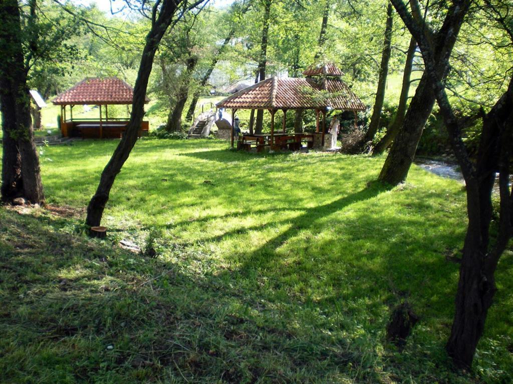 Hotel Paradise Place Kalofer Buitenkant foto