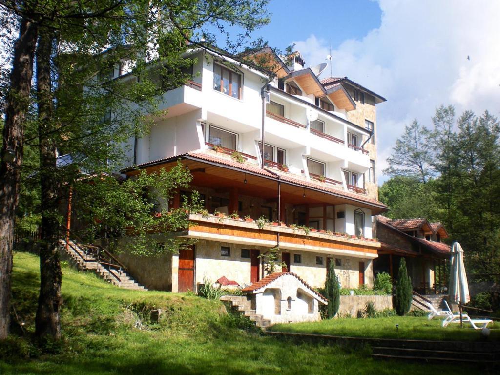 Hotel Paradise Place Kalofer Buitenkant foto