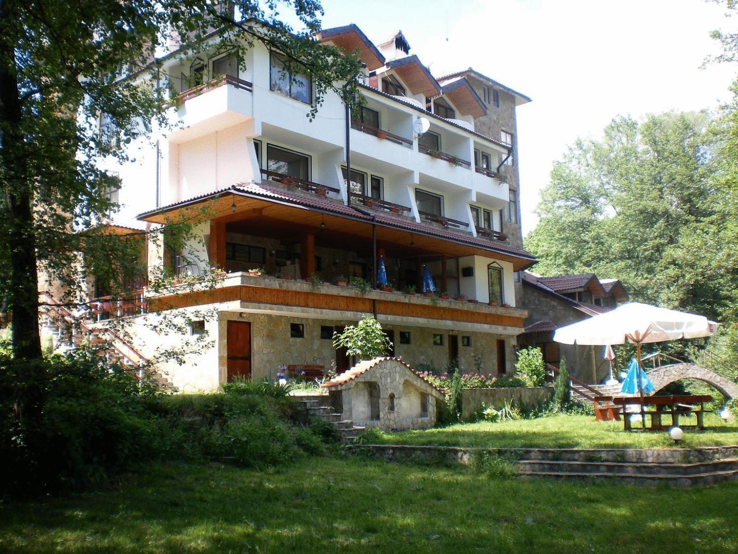 Hotel Paradise Place Kalofer Buitenkant foto