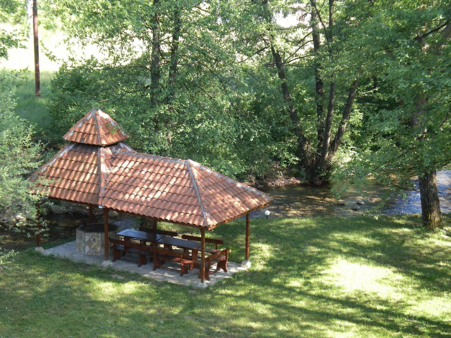 Hotel Paradise Place Kalofer Buitenkant foto