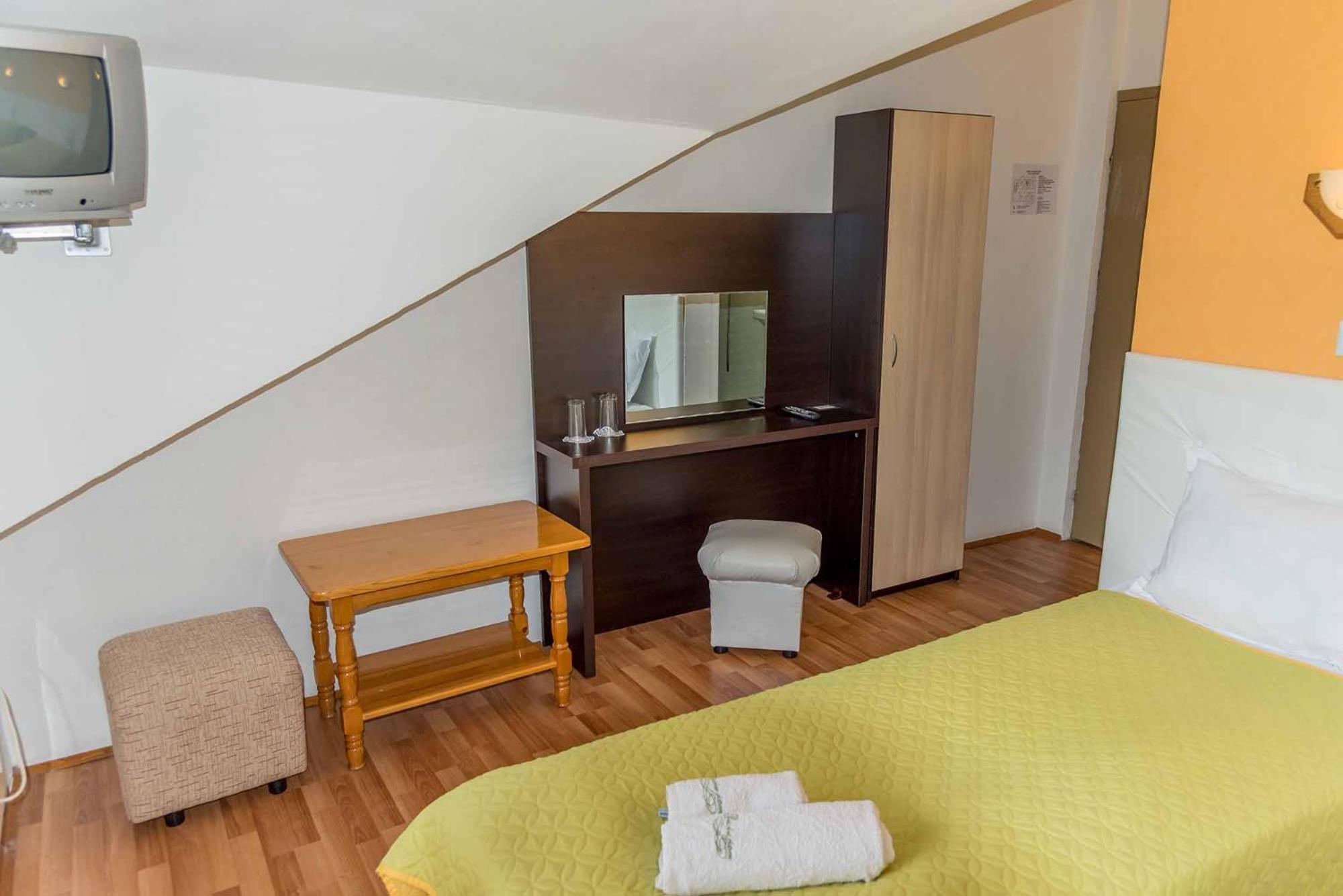 Hotel Paradise Place Kalofer Buitenkant foto