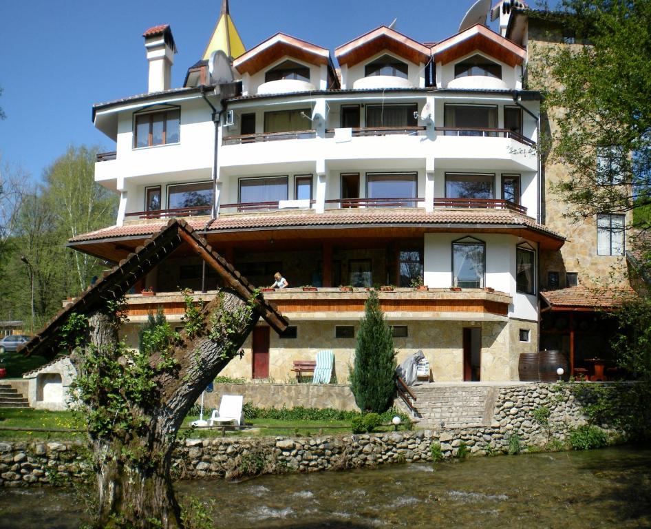 Hotel Paradise Place Kalofer Buitenkant foto