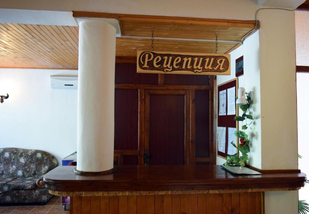 Hotel Paradise Place Kalofer Buitenkant foto