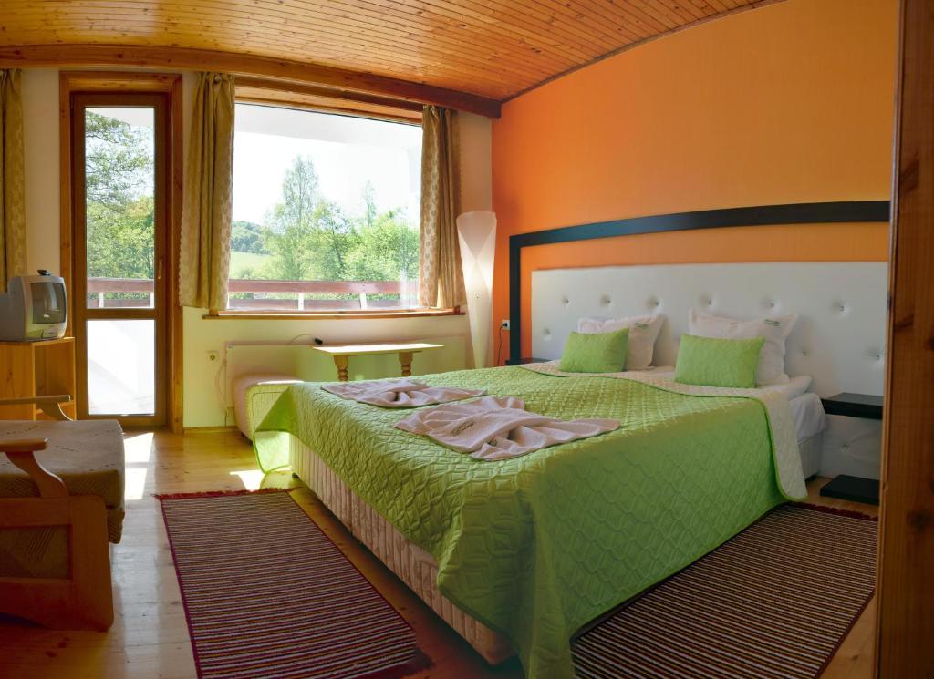 Hotel Paradise Place Kalofer Kamer foto