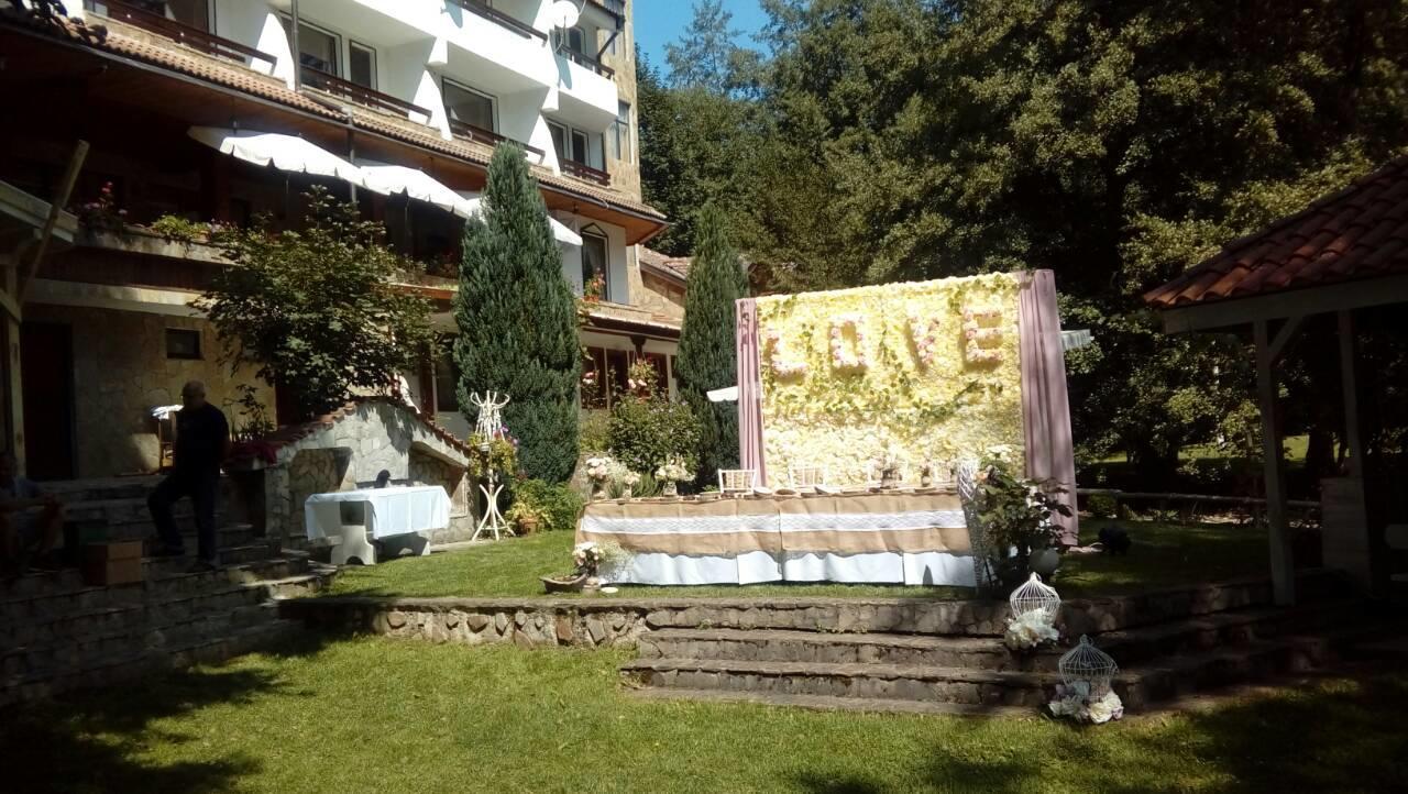 Hotel Paradise Place Kalofer Buitenkant foto